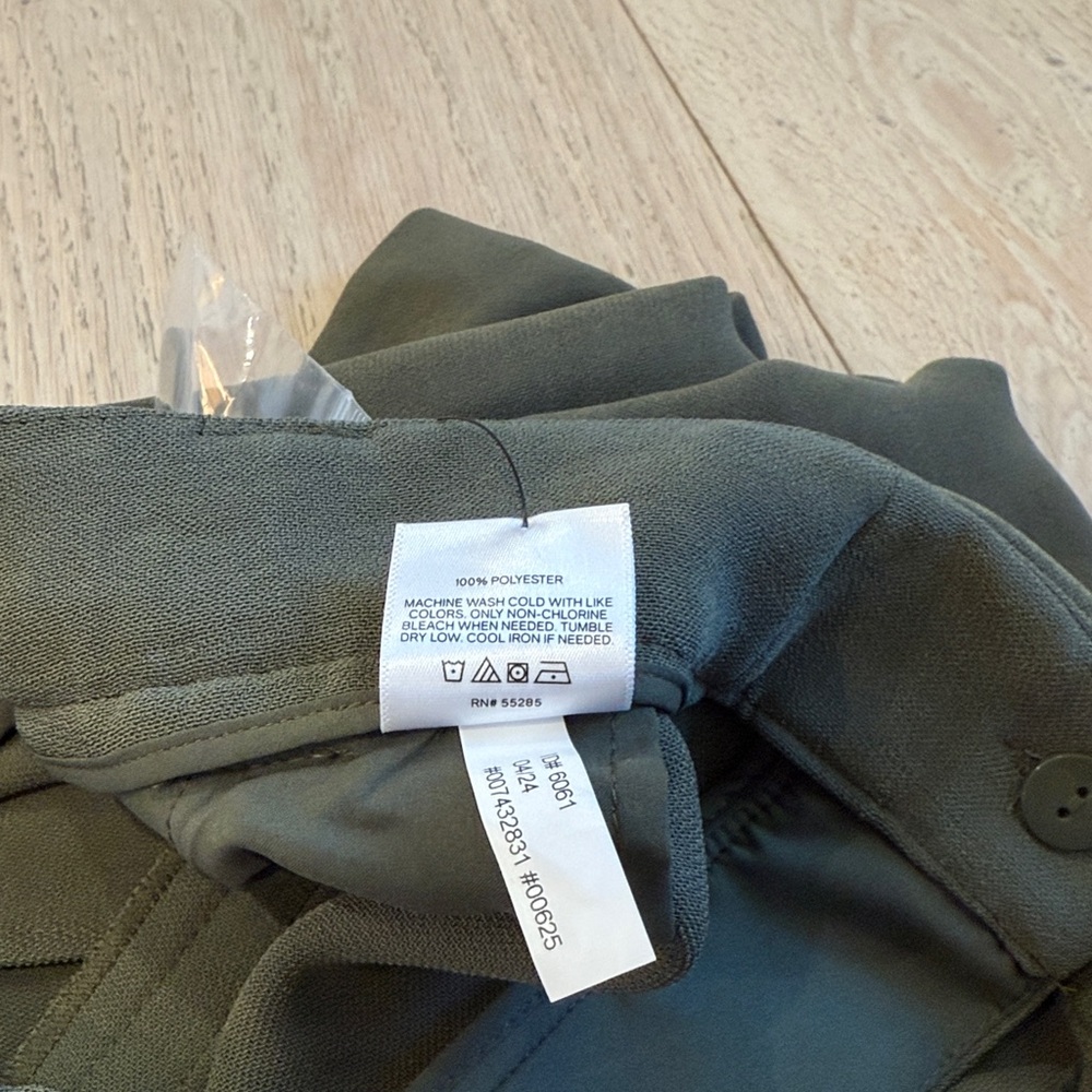 Express High Waisted Pleated Trouser in Olive Green Size 2 - Picture 11 of 14